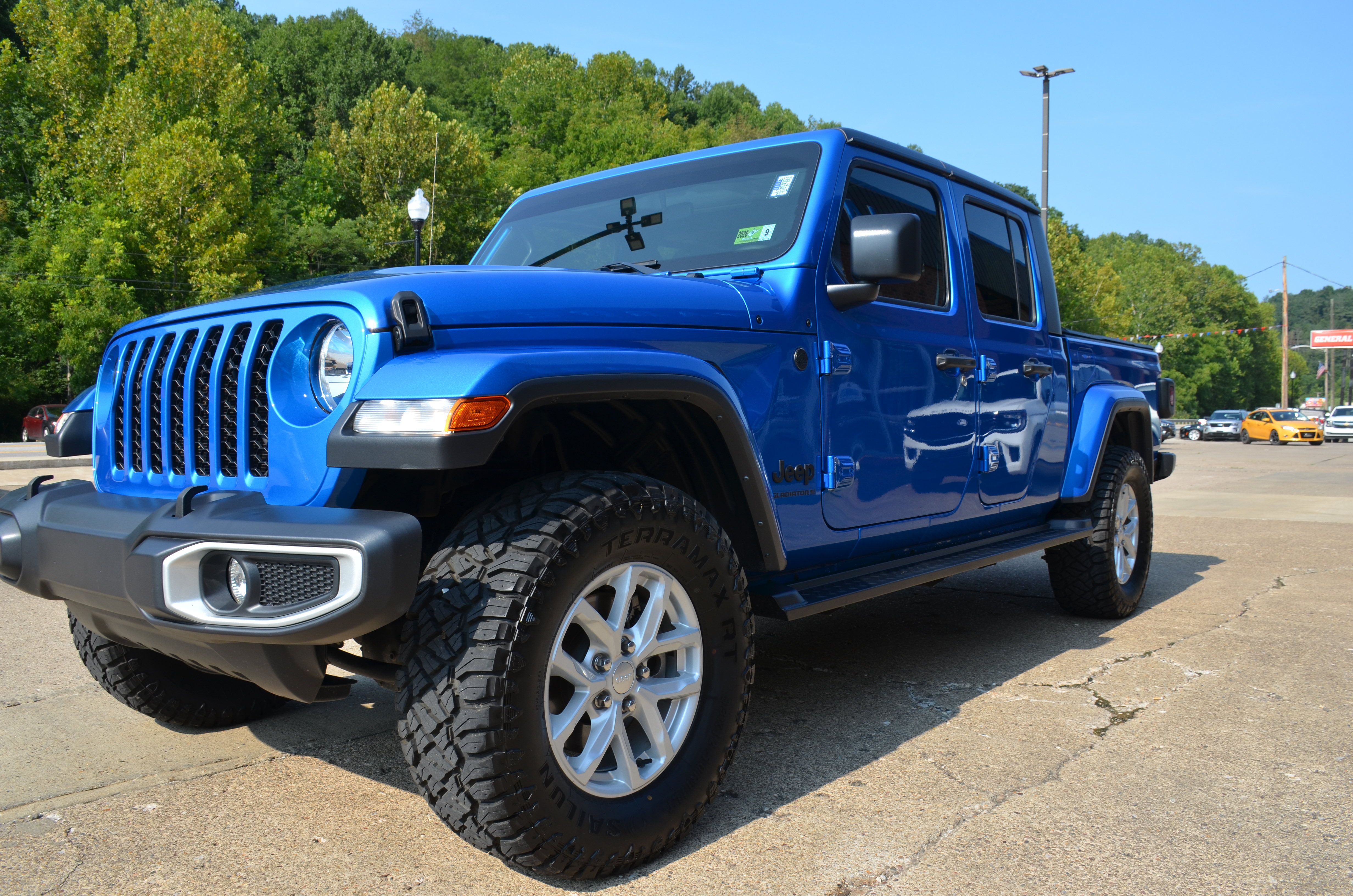 Used 2023 Jeep Gladiator Sport AWD/4WD image 3