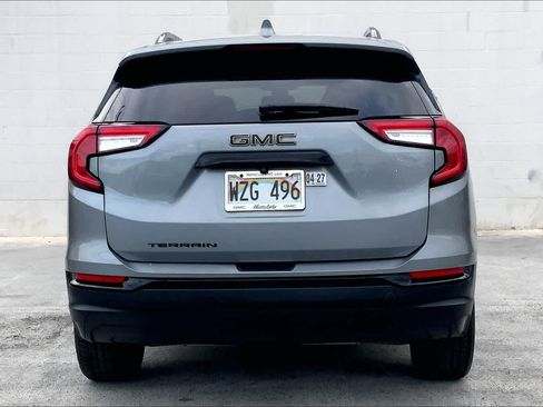 Used 2023 GMC Terrain SLE w/ Driver Convenience Package FWD image 5