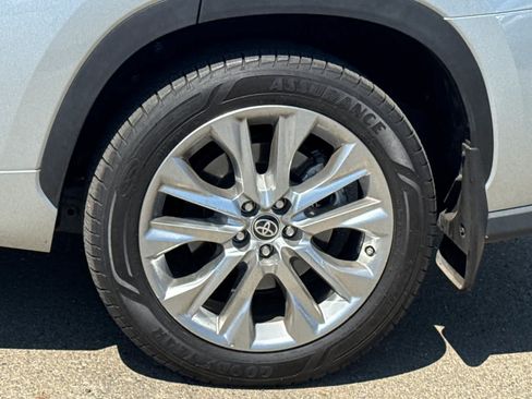 Used 2023 Toyota Highlander Limited AWD/4WD image 25