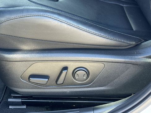 Used 2024 Hyundai Elantra Limited FWD image 16