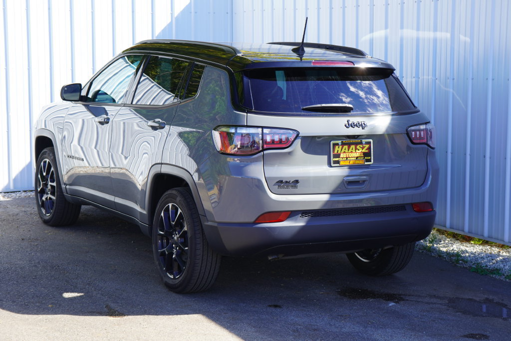 Used 2023 Jeep Compass Latitude w/ Sun and Sound Group AWD/4WD image 4