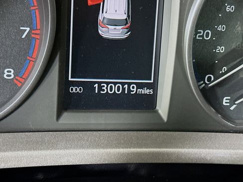 Used 2018 Toyota RAV4 LE image 19