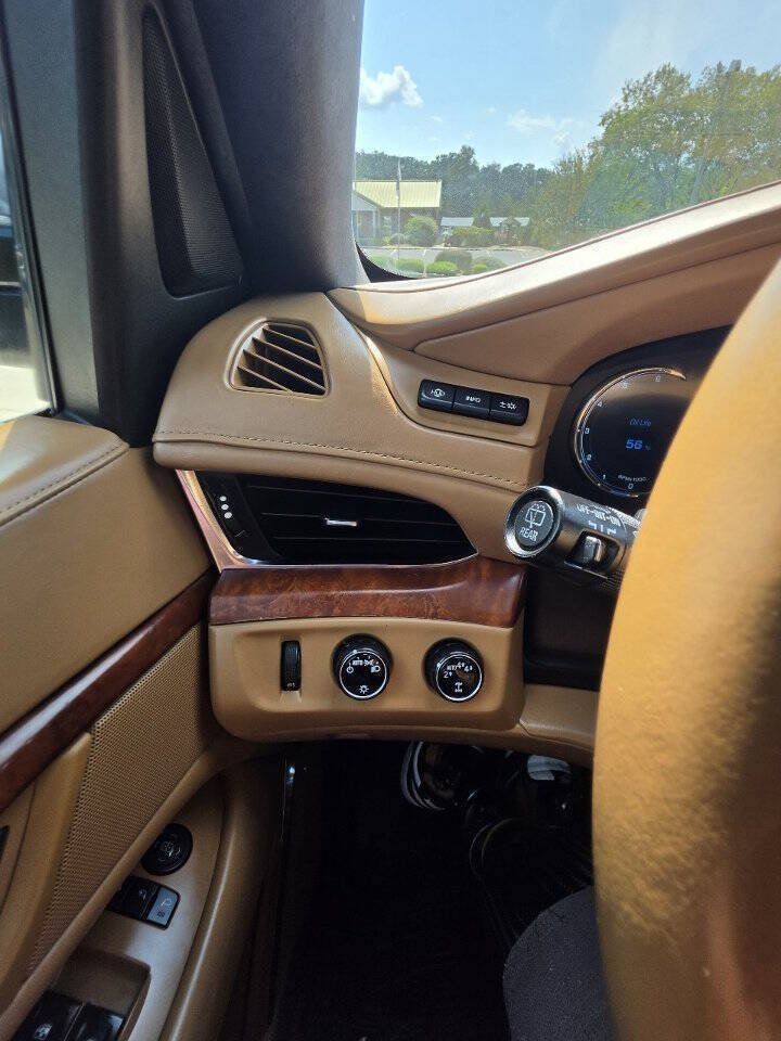Used 2017 Cadillac Escalade ESV Platinum AWD/4WD image 23