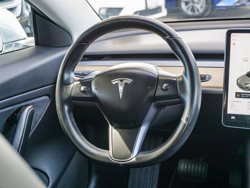 Used 2018 Tesla Model 3 Long Range image 17