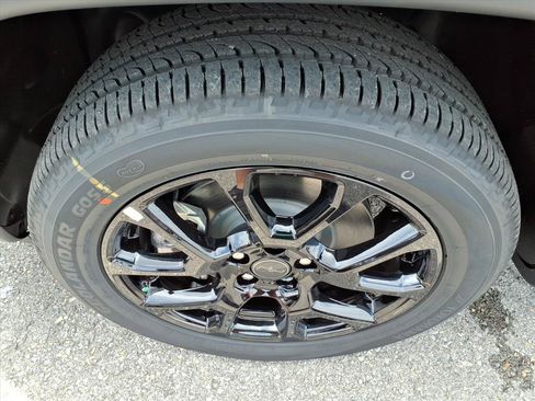 New 2026 Jeep Compass Latitude AWD/4WD image 10