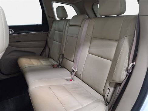 Used 2018 Jeep Grand Cherokee Limited image 13