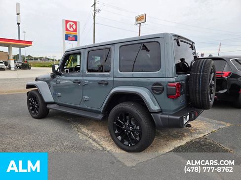 Used 2025 Jeep Wrangler Unlimited Sahara AWD/4WD image 12