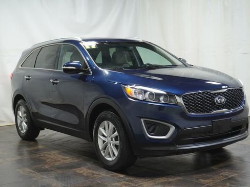 Used 2017 Kia Sorento FWD w/ LX Convenience Package image 1