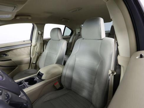 Used 2015 Ford Taurus SE image 11