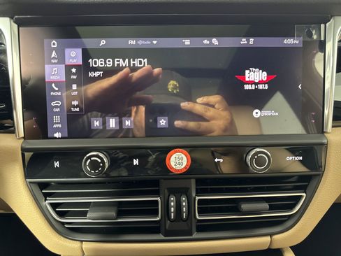 Certified 2025 Porsche Macan image 17