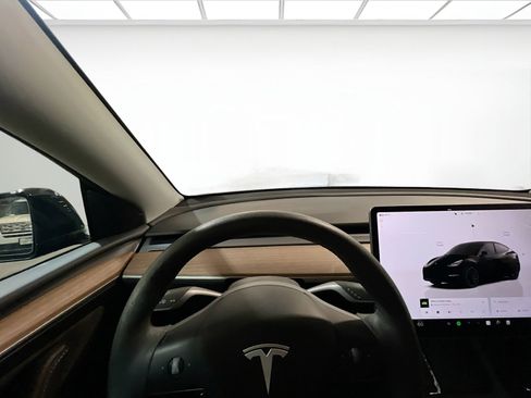 Used 2025 Tesla Model Y Performance image 7