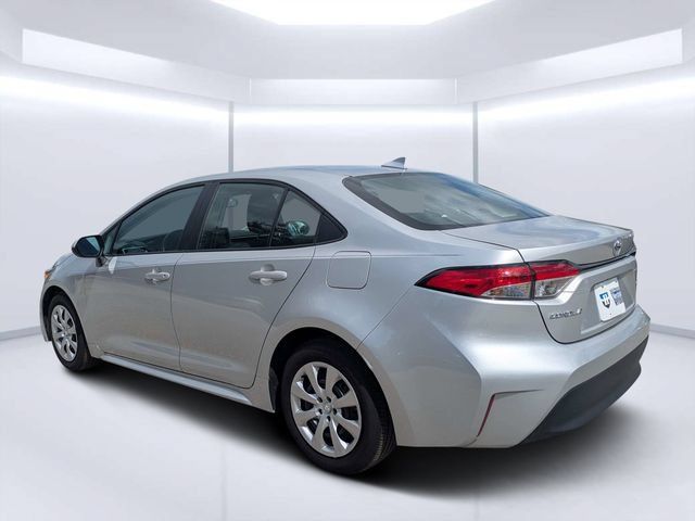 Used 2025 Toyota Corolla LE w/ Convenience Package FWD image 5