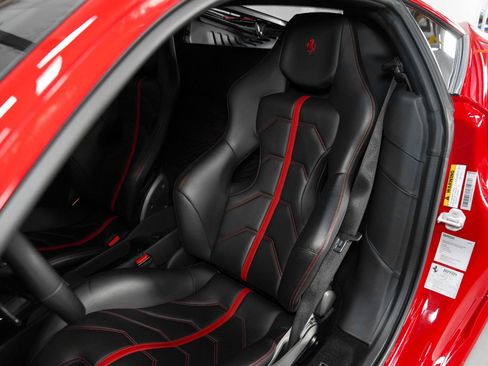 Used 2017 Ferrari 488 GTB RWD image 39