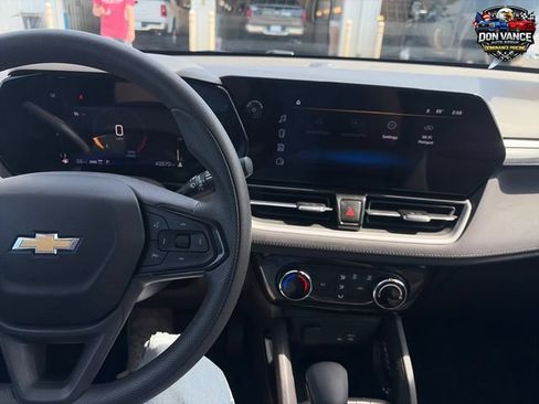 Used 2025 Chevrolet TrailBlazer LT AWD/4WD image 17