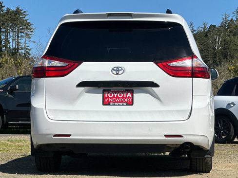 Used 2019 Toyota Sienna L FWD image 5