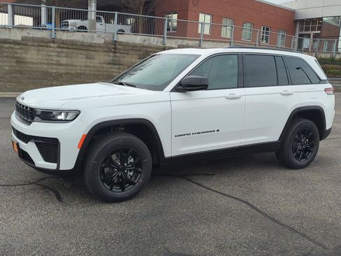 New 2026 Jeep Grand Cherokee Altitude AWD/4WD image 3