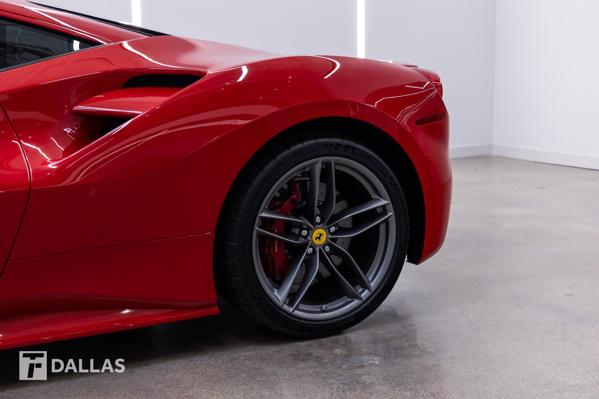 Used 2018 Ferrari 488 GTB RWD image 4