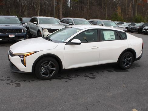 New 2025 Kia K4 LXS image 5