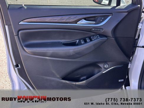 Used 2024 Buick Enclave Avenir image 9