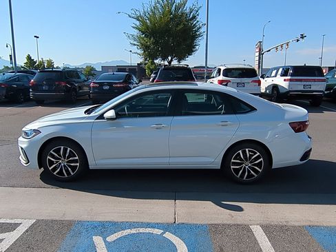 New 2025 Volkswagen Jetta SE image 9