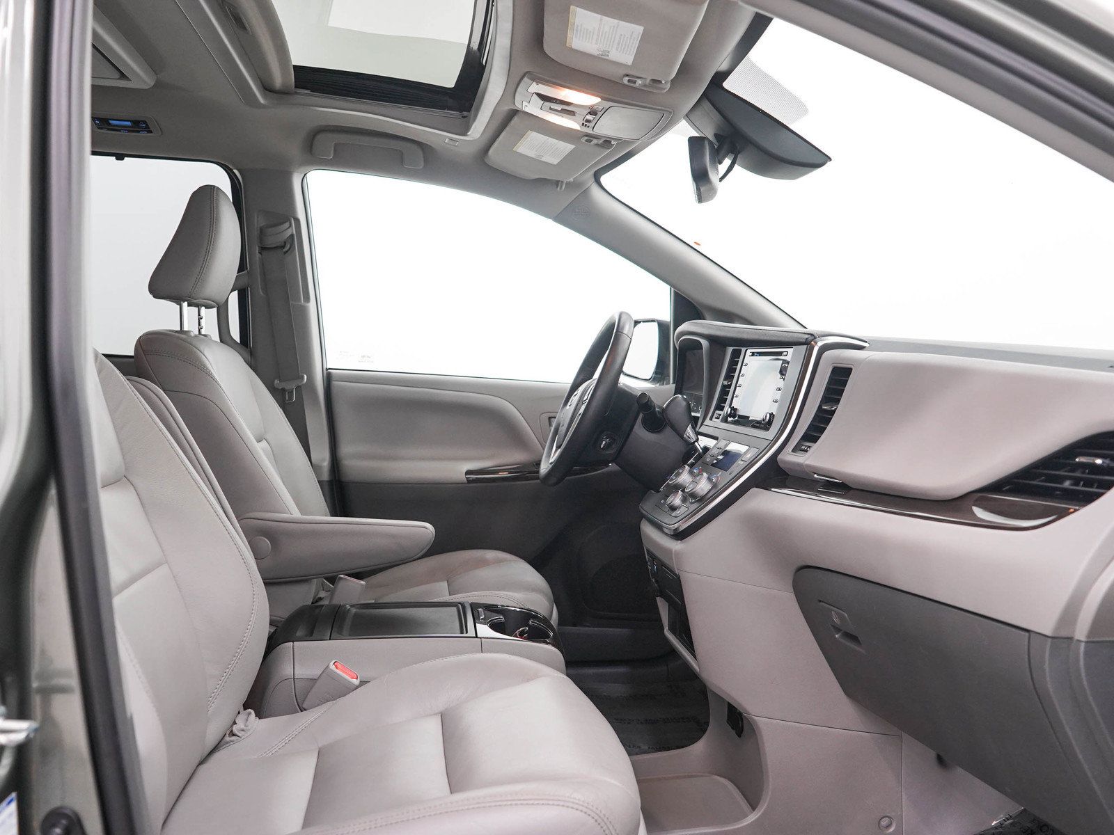 Used 2019 Toyota Sienna XLE Premium w/ Outdoor Package AWD/4WD image 13