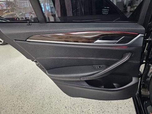 Used 2019 BMW 530i xDrive image 17