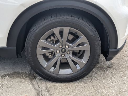 Used 2021 Ford Explorer XLT w/ Equipment Group 202A image 12