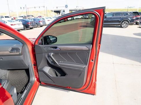 Used 2024 Volkswagen Tiguan SEL R-Line image 14