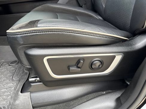 Used 2023 RAM 1500 Laramie AWD/4WD image 23