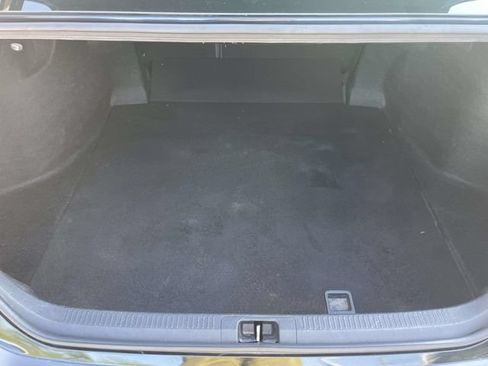 Used 2019 Toyota Camry SE FWD image 11