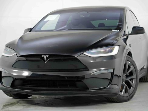 Used 2022 Tesla Model X image 3