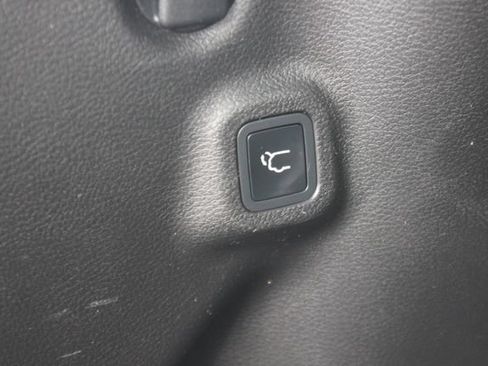 Used 2025 Jeep Compass Latitude w/ Convenience Group AWD/4WD image 26