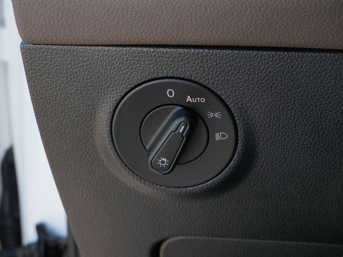 Used 2024 Volkswagen Taos SEL image 27