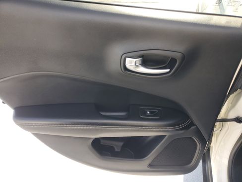 Used 2021 Jeep Compass Latitude FWD image 14