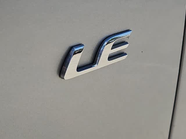 Used 2025 Toyota Corolla Cross LE FWD image 11
