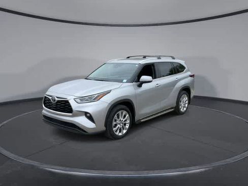 Used 2024 Toyota Highlander Limited AWD/4WD image 4