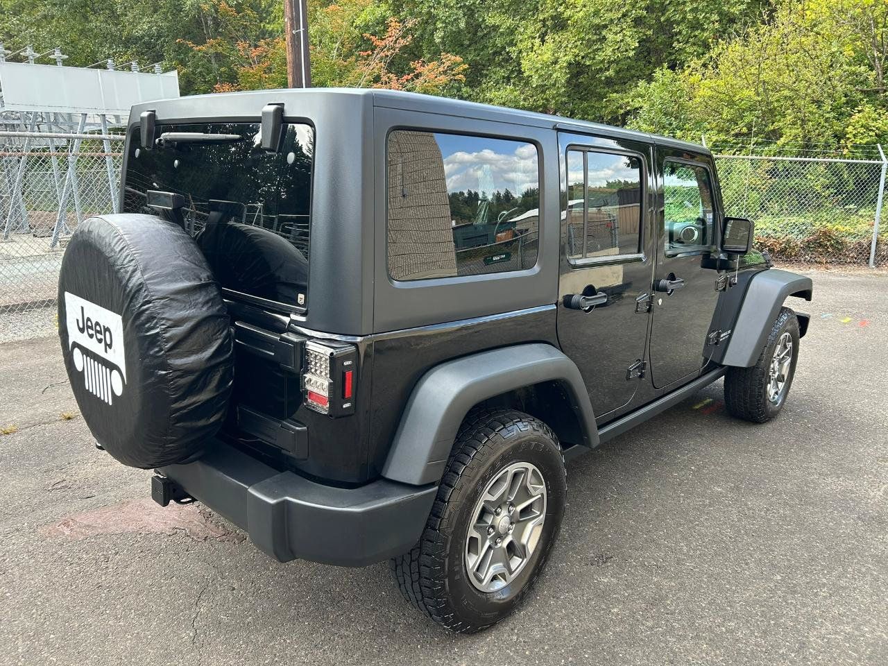 Used 2014 Jeep Wrangler Unlimited Rubicon w/ Connectivity Group AWD/4WD image 5