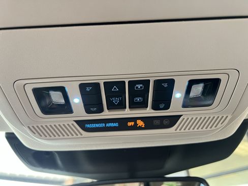 Used 2024 Ford Explorer Limited w/ Equipment Group 301A AWD/4WD image 46