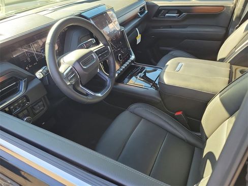 Used 2025 GMC Yukon XL Denali w/ Sun & Power Step Package image 10