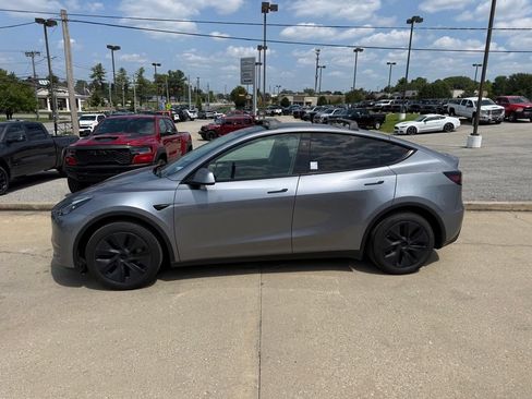 Used 2024 Tesla Model Y Long Range AWD/4WD image 9