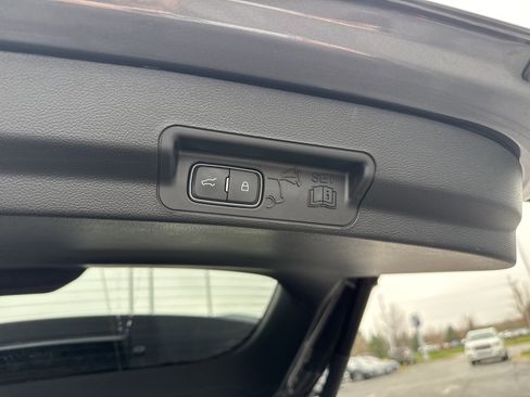 Used 2023 Ford Explorer XLT w/ Equipment Group 202A image 10