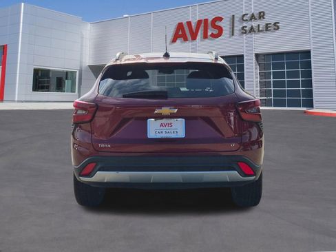 Used 2025 Chevrolet Trax LT w/ LT Convenience Package FWD image 7