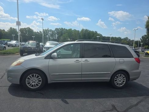 Used 2008 Toyota Sienna XLE Limited w/ XLE Limited Pkg 2 FWD image 7