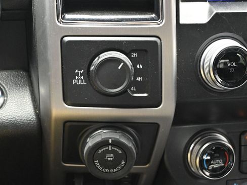 Used 2019 Ford F150 Platinum w/ Equipment Group 701A Luxury image 16