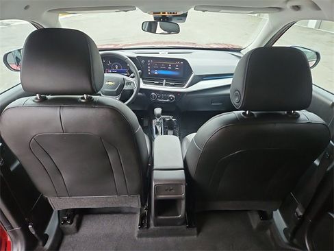 Used 2025 Chevrolet Trax LT w/ LT Convenience Package image 19