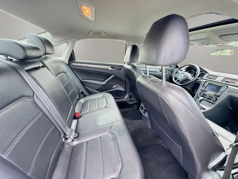 Used 2018 Volkswagen Passat 2.0T SE FWD image 14