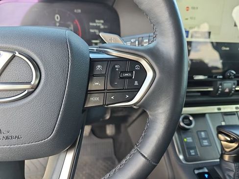 Used 2025 Lexus GX 550 w/ Accessory Package (2T) AWD/4WD image 20
