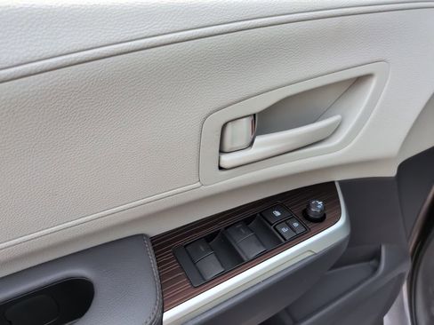 Used 2023 Toyota Sienna LE image 14