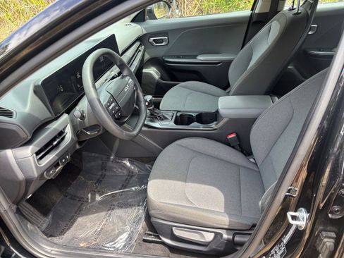 Used 2025 Kia K4 LXS image 29