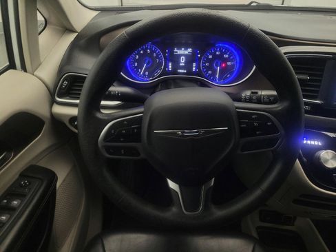 Used 2020 Chrysler Voyager Lxi FWD image 22